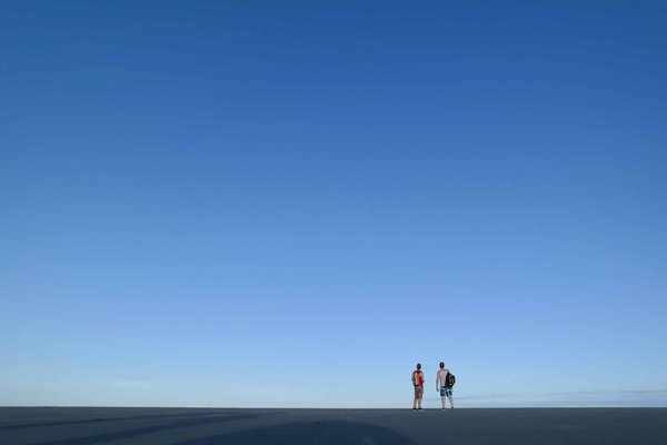 Quels vêtements privilégier pour une garde-robe minimaliste et féminine?