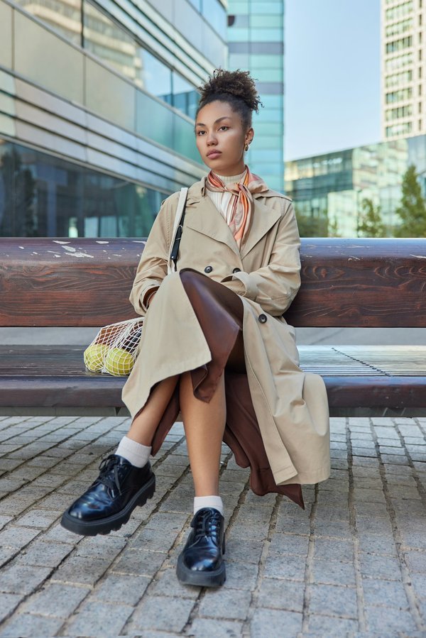 Quelle paire de chaussures porter avec un manteau matelassée pour femme ?